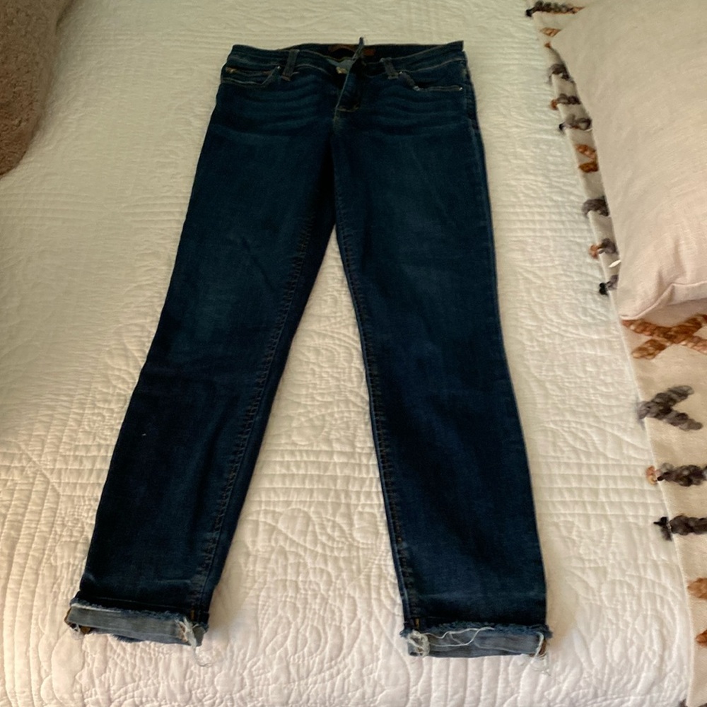 Joe’s Jeans skinny Crop Dark Wash Frayed Hem Size 26